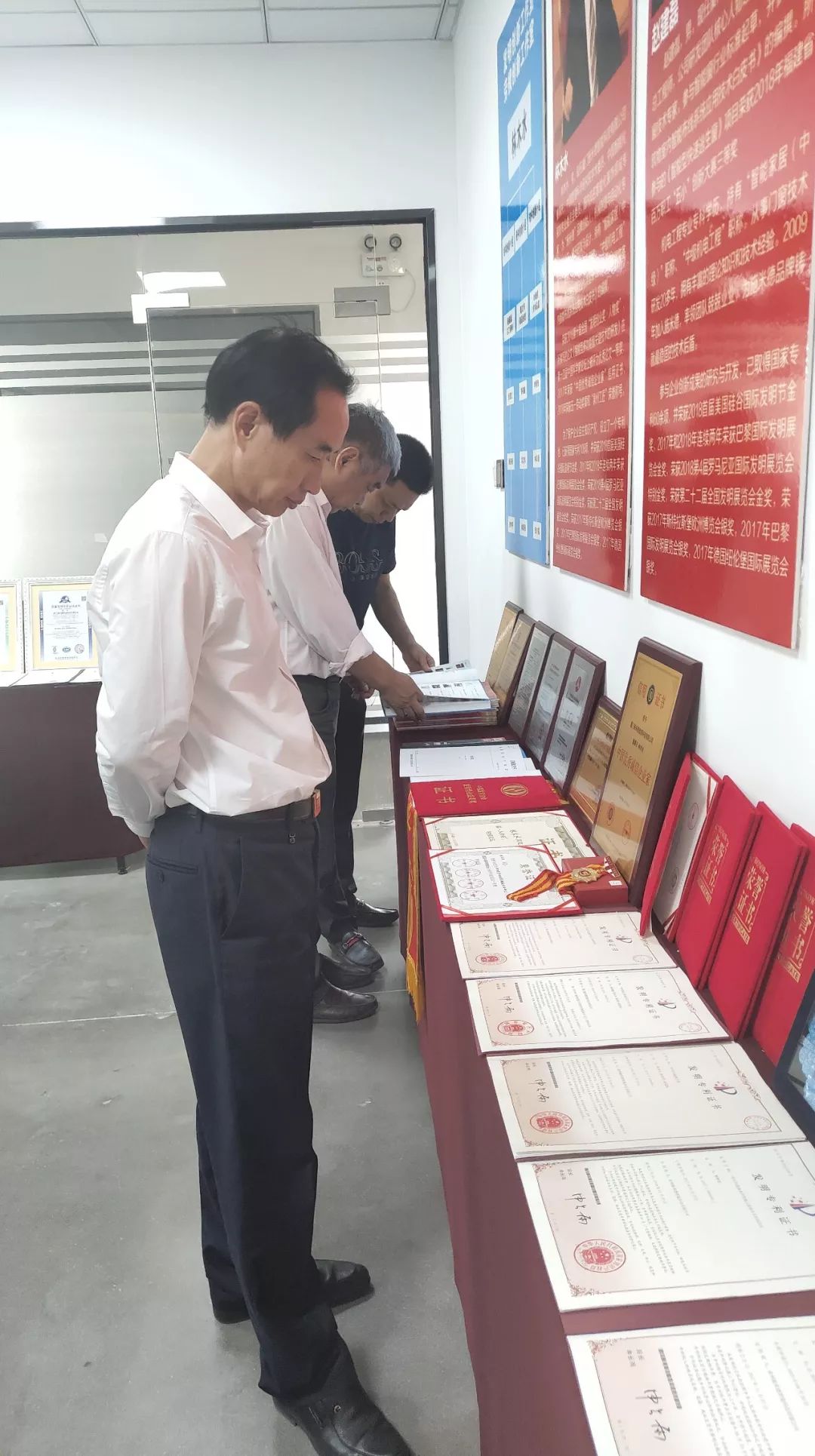 施米德智能门窗迎接中科院公共安全研究院院长一行莅临考察