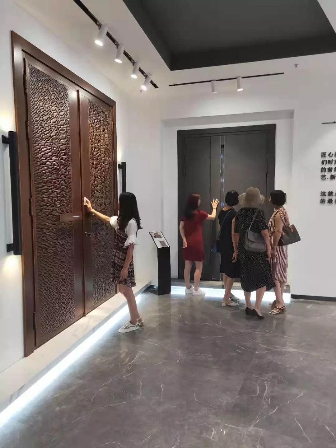 慕拉斯行至江西九江