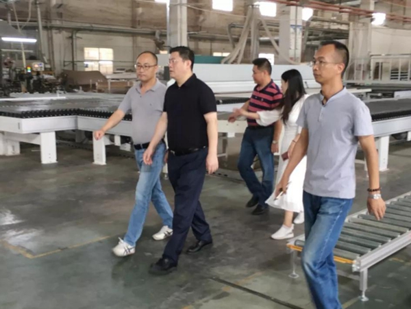 森诺全屋优品定制 全国工商联家具装饰业商会会长莅临参观 森诺全屋优品定制 全国工商联家具装饰业商会会长莅临参观