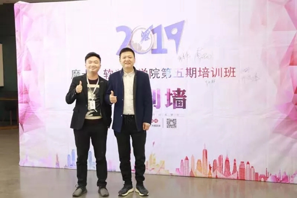 摩卡软装商学院第五期顺利开课 9名经销商签约加入 摩卡软装商学院第五期顺利开课 9名经销商签约加入