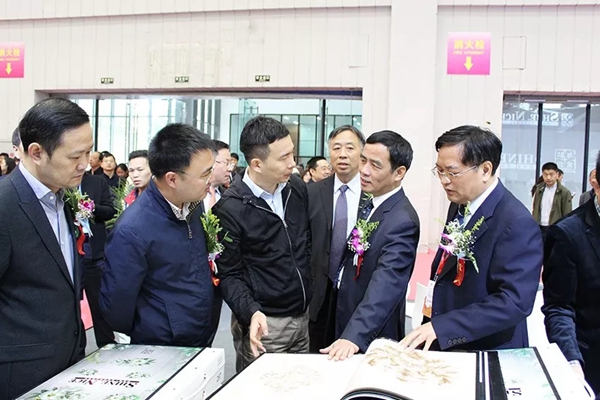 柯桥轻纺城墙纸墙布窗帘暨家居软装饰展览会盛大开启