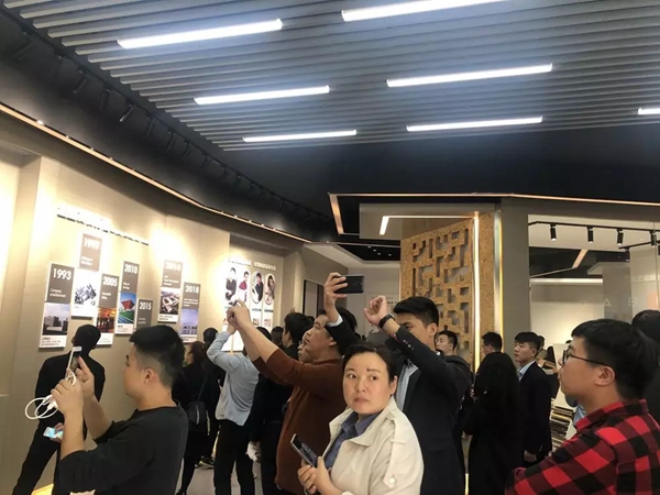 兔宝宝全屋定制欢迎门业协会会员莅临参观兔宝宝家居产业园