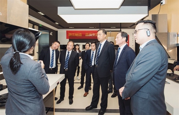 丽博橱柜｜全屋定制迎接欧亚达集团高管一行莅临参观交流
