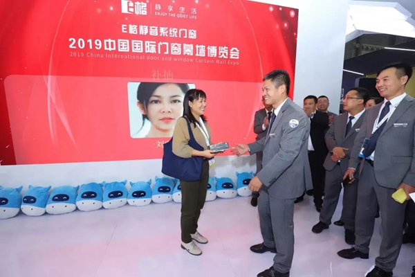 E格门窗在上海迎来万人参展 用产品诠释安静的燃
