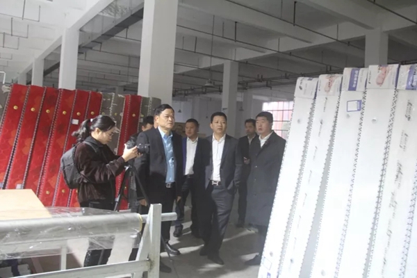 唯妮尔家居迎接东乡经开区企业商会一行莅临参观交流指导 唯妮尔家居迎接东乡经开区企业商会一行莅临参观交流指导