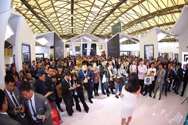 E格门窗在上海迎来万人参展 用产品诠释安静的燃