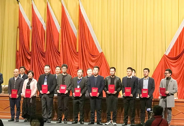 掌上明珠家居荣获2019年度“全国家具标准化先进集体”