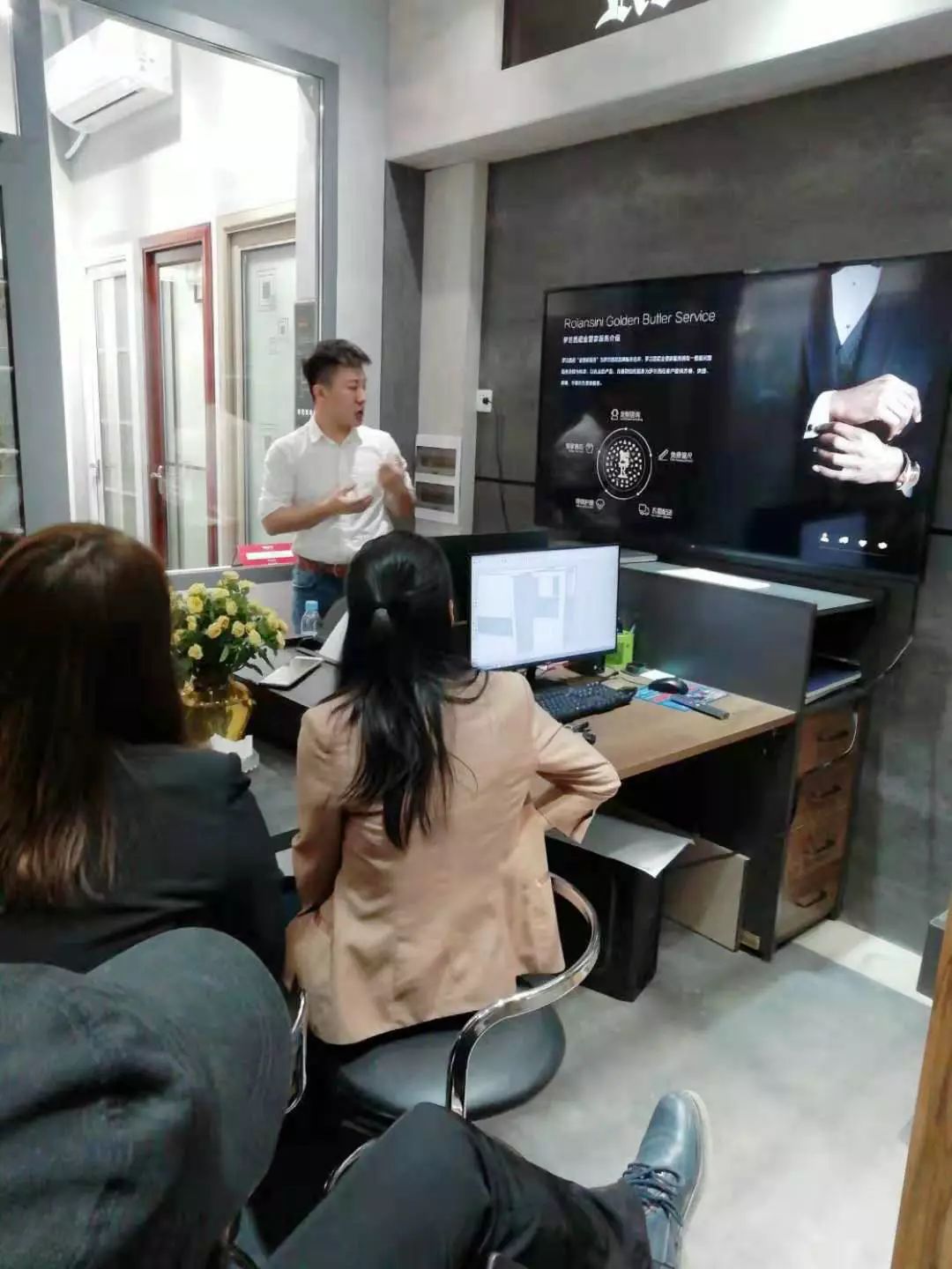 广西环境艺术设计行业协会领导到访罗兰西尼门窗
