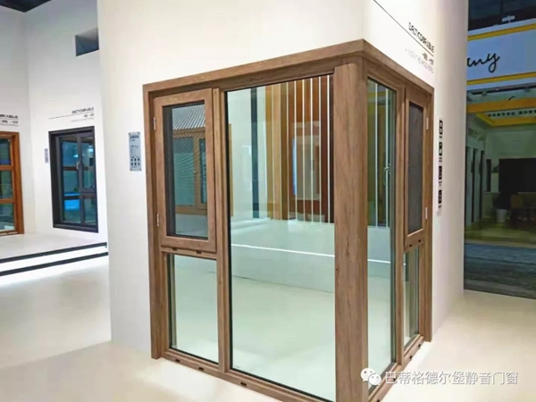 巴蒂格德尔堡携团队和最新产品出席中国国际门窗幕墙博览会