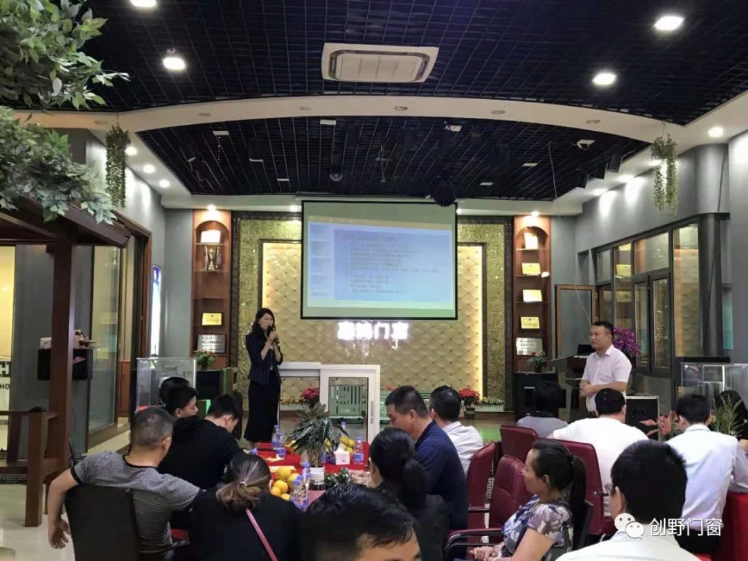 创野嘉鸿新品发布会 破茧薄发绚丽绽放