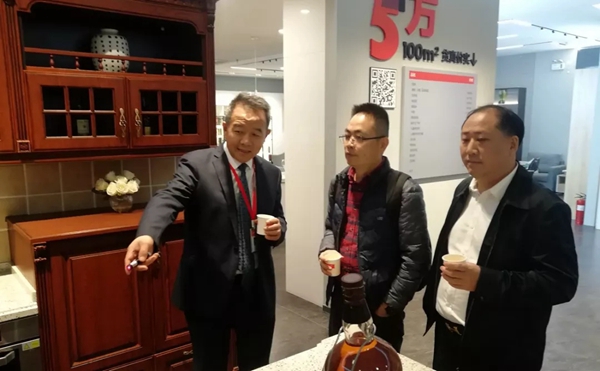 钢泓科技董事长马杰率团赴河南大信家居参观学习