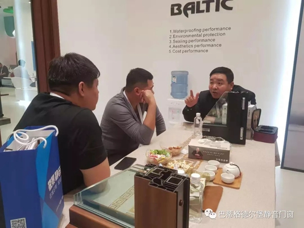 巴蒂格德尔堡携团队和最新产品出席中国国际门窗幕墙博览会