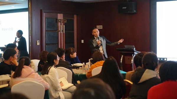 汇明A+墙布软装特训营盛大举行 传授神奇家装化妆术