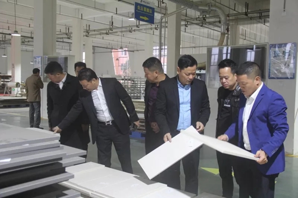 唯妮尔家居迎接东乡经开区企业商会一行莅临参观交流指导 唯妮尔家居迎接东乡经开区企业商会一行莅临参观交流指导