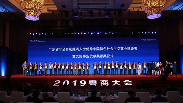 尚品宅配李连柱获优秀中国特色社会主义事业建设者奖 尚品宅配李连柱获优秀中国特色社会主义事业建设者奖