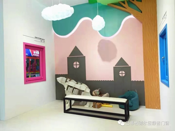 巴蒂格德尔堡携团队和最新产品出席中国国际门窗幕墙博览会
