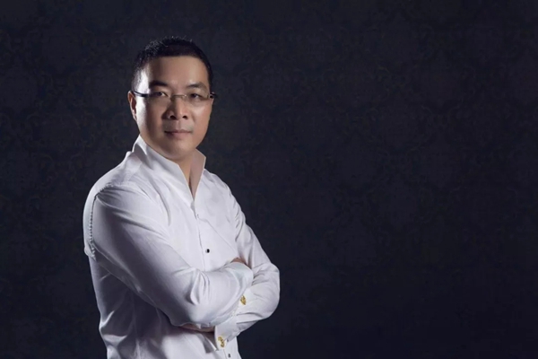 汇明董事长钱之毅荣膺世界墙纸墙布大会年度风云人物