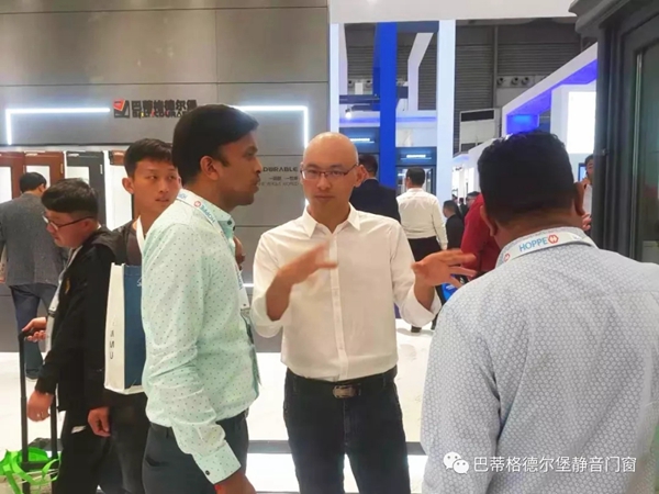 巴蒂格德尔堡携团队和最新产品出席中国国际门窗幕墙博览会