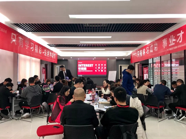 雅琪诺全国加盟商综合培训成功举办 全方位落地终端运营 雅琪诺全国加盟商综合培训成功举办 全方位落地终端运营