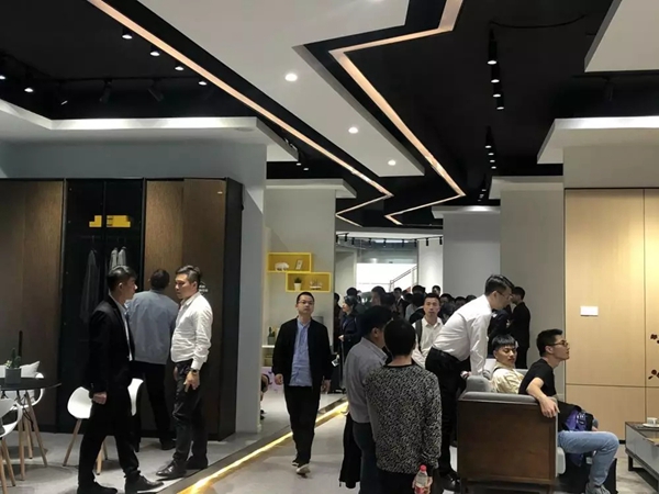 兔宝宝全屋定制欢迎门业协会会员莅临参观兔宝宝家居产业园