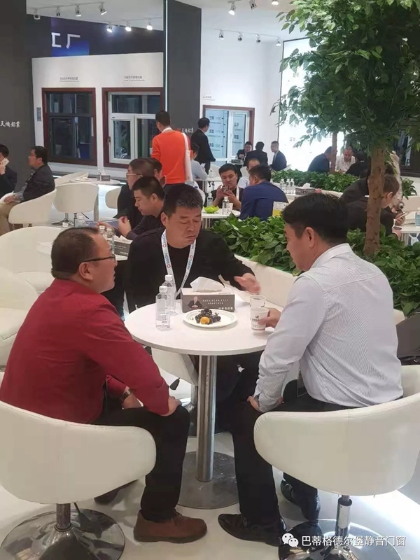 巴蒂格德尔堡携团队和最新产品出席中国国际门窗幕墙博览会
