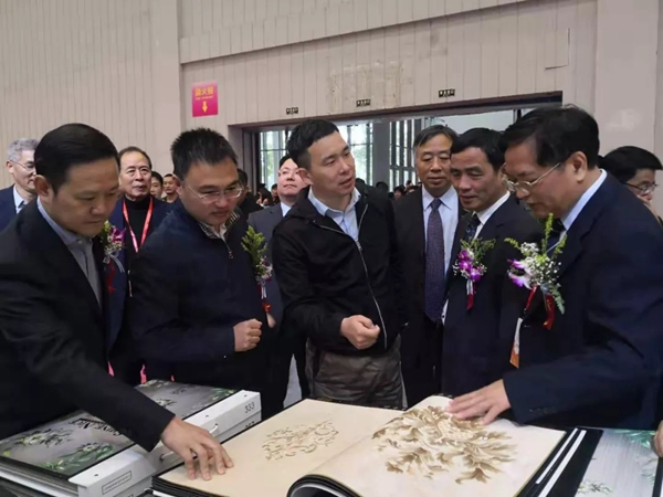 红旗无缝墙布与你回顾世界墙纸墙布大会与柯桥展盛举