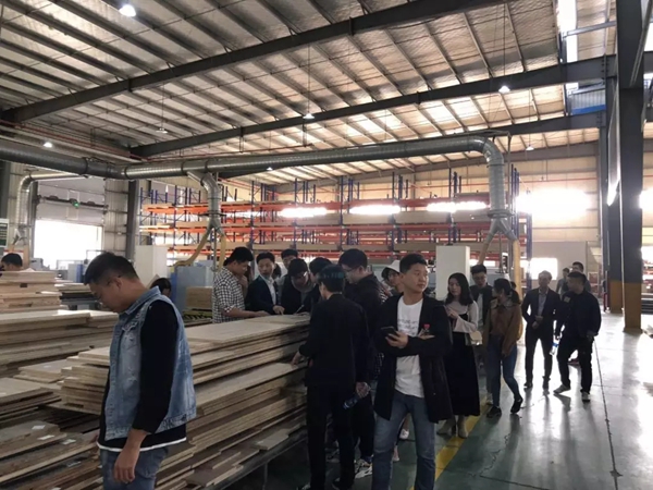 上海质鼎国际设计联合兔宝宝全屋定制战略交流会圆满成功