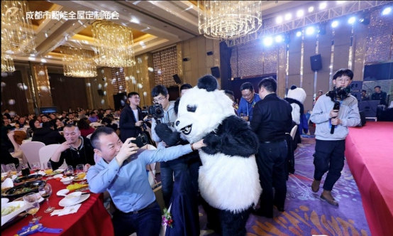 “万华之夜”四川省第三产业协会定制家居专委会年会盛典圆满落幕