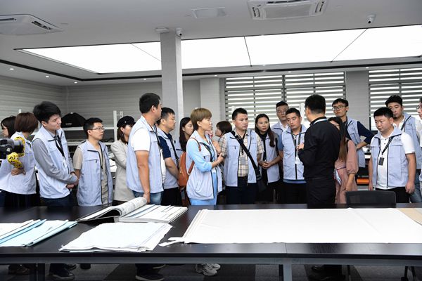 艾是墙布李金刚:为经销商持续赋能