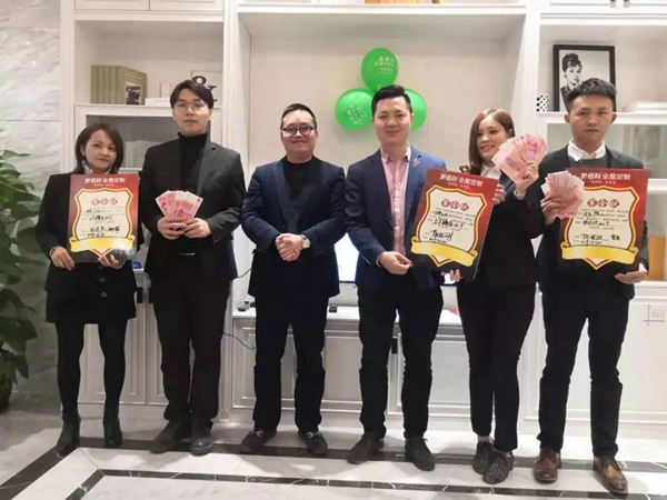 美佰利全屋定制2020双旦大促誓师大会立下军令状