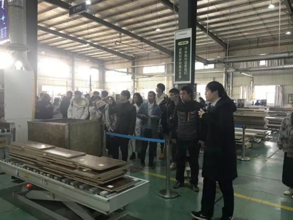 兔宝宝全屋定制设计大赛入围设计师莅临兔宝宝学习交流