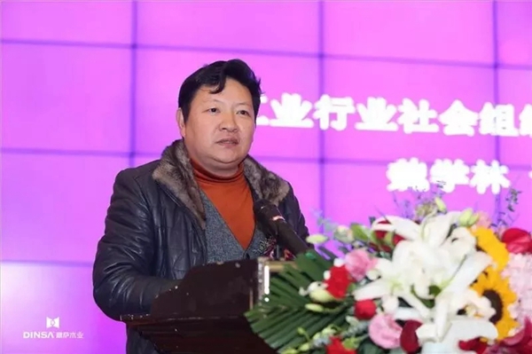 鼎萨木业荣获重庆木门协会2019年先进单位