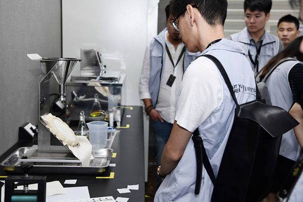 艾是墙布李金刚:为经销商持续赋能