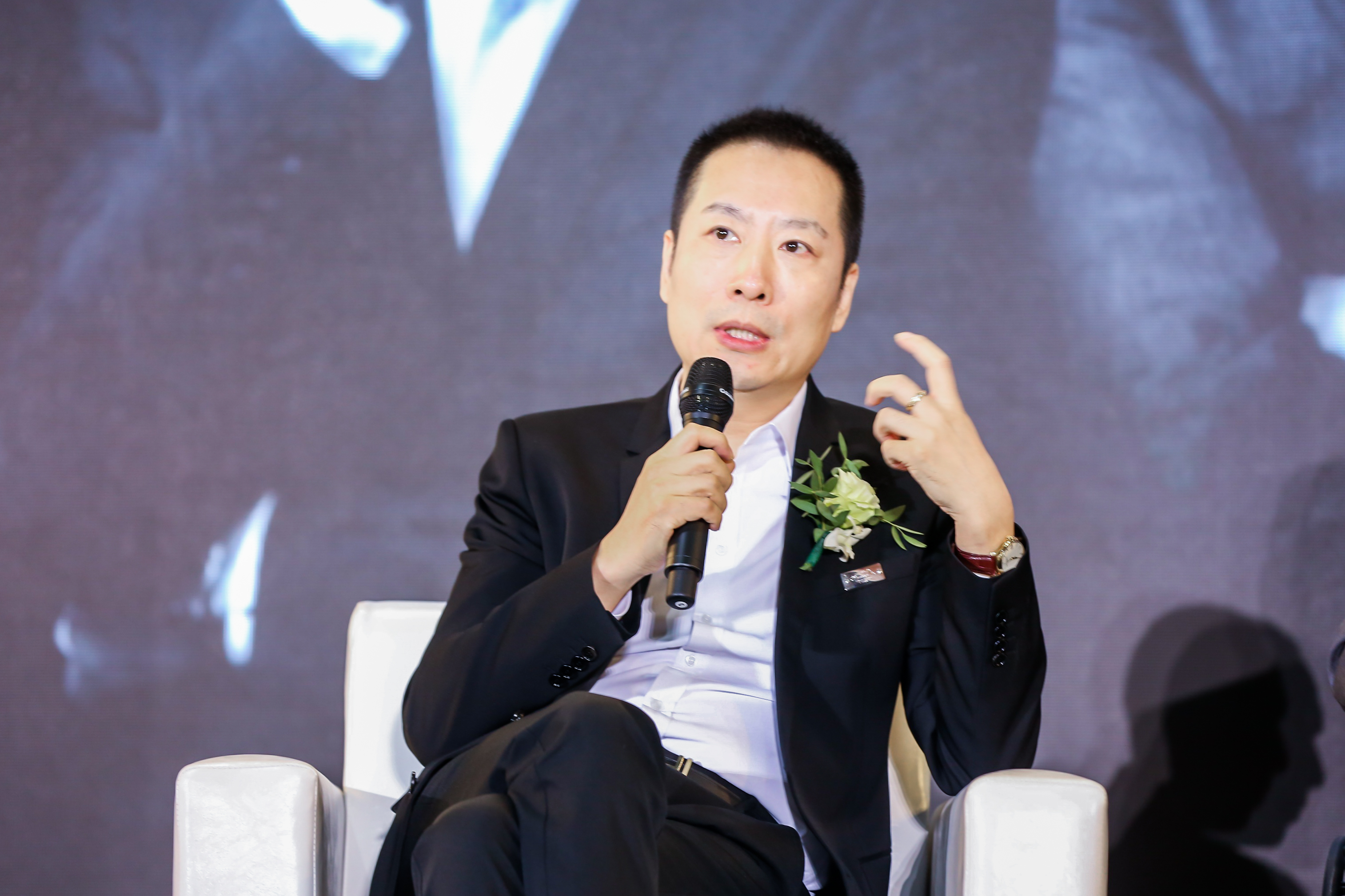 领绣墙布：致力于推出高性价比产品！