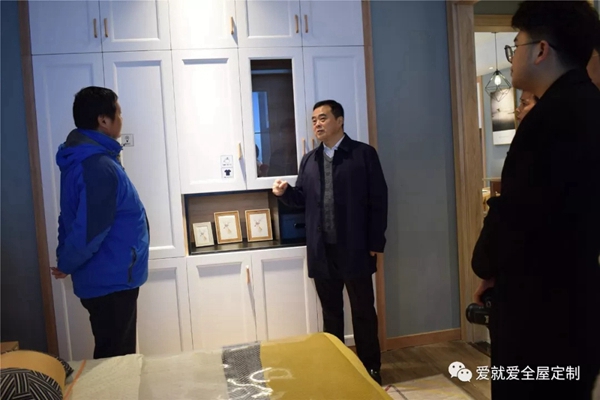 爱就爱全屋定制迎接肥东县副县长黄本年莅临参观指导交流 爱就爱全屋定制迎接肥东县副县长黄本年莅临参观指导交流