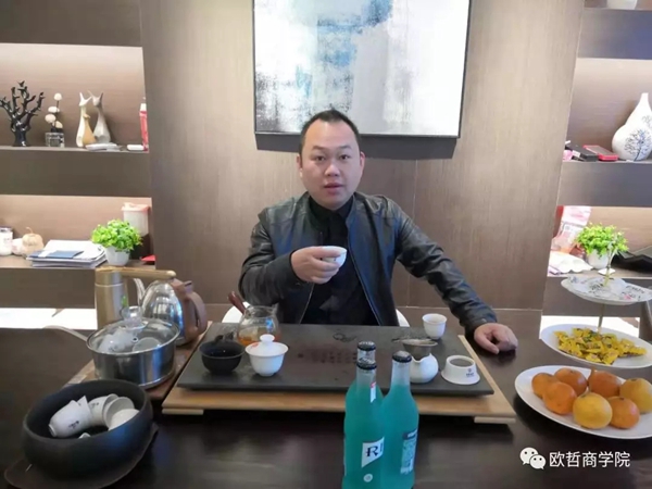 欧哲门窗建阳专卖店廖承钟：专业为基石 术业做服务