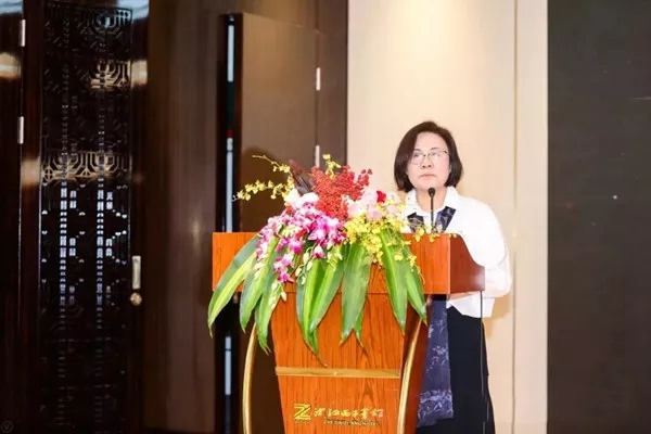 七特丽领导荣获中国墙布行业终身成就奖