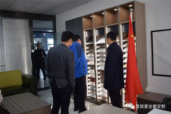 爱就爱全屋定制迎接肥东县副县长黄本年莅临参观指导交流 爱就爱全屋定制迎接肥东县副县长黄本年莅临参观指导交流