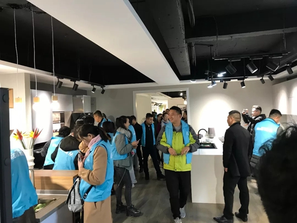莱茵艾格家居携行业黑马 赢财富未来财富峰会圆满结束 莱茵艾格家居携行业黑马 赢财富未来财富峰会圆满结束
