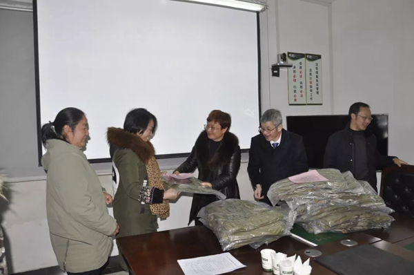 雅安市总工会、芦山县委县政府慰问千川木门芦山籍员工