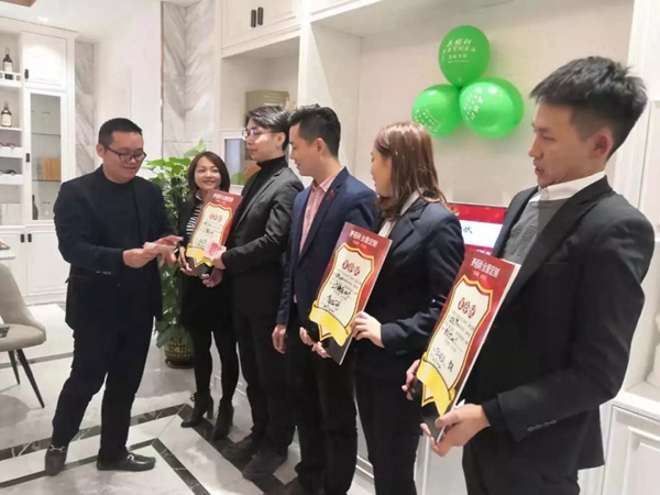 美佰利全屋定制2020双旦大促誓师大会立下军令状