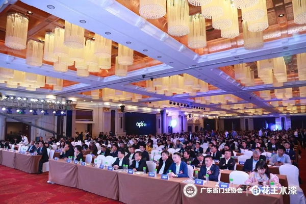 东威利闪耀2019广东省门业协会年会暨行业高峰论坛