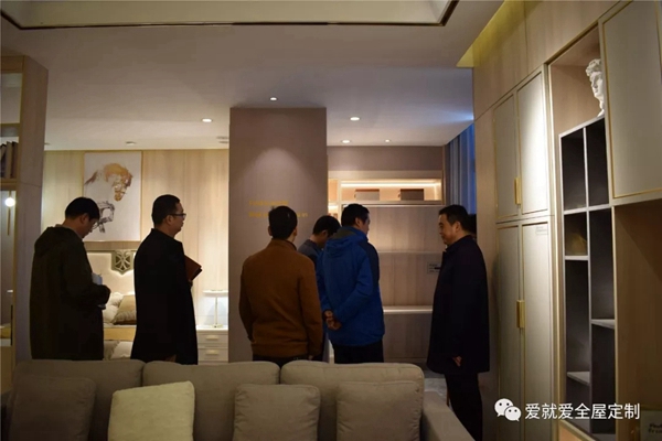 爱就爱全屋定制迎接肥东县副县长黄本年莅临参观指导交流 爱就爱全屋定制迎接肥东县副县长黄本年莅临参观指导交流