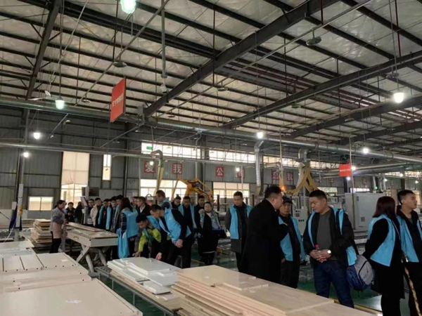 莱茵艾格家居携行业黑马 赢财富未来财富峰会圆满结束 莱茵艾格家居携行业黑马 赢财富未来财富峰会圆满结束