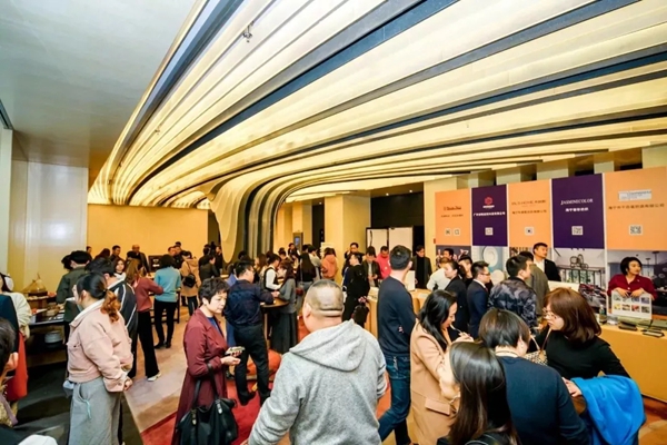 红旗无缝墙布携手跨界软装思享汇活动 寻找跨界命运共同体
