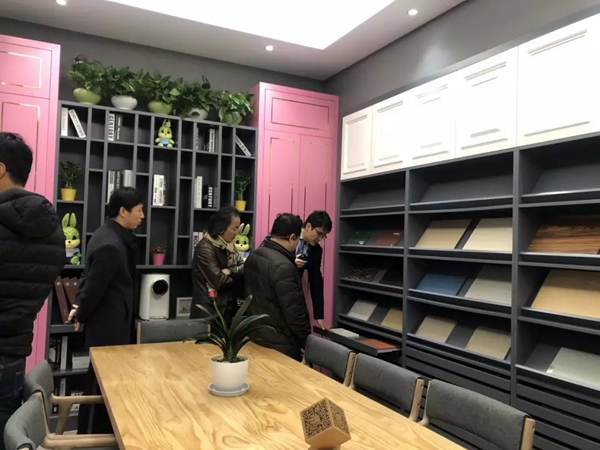 中铁建济南德盛和置业董事一行人莅临兔宝宝木门参观交流