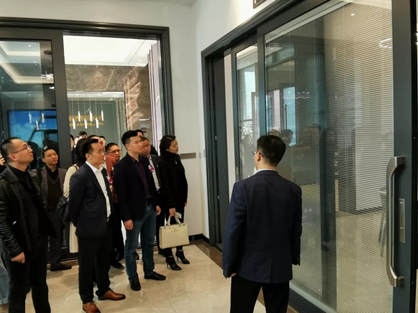 德斯莱斯高铁机场、中央电视台战略合作发布会:德斯莱斯共享模式赋能定制门窗中小企业战略转型 德斯莱斯高铁机场、中央电视台战略合作发布会:德斯莱斯共享模式赋能定制门窗中小企业战略转型