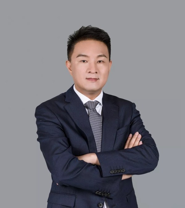 新豪轩冯文波：落子有声 聆听炮声的棋手