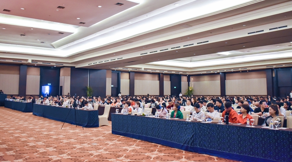 领绣墙布董事长卜晓华:精准提升市场占有率