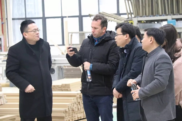 EMAAR集团和中建中东总公司领导一行莅临富煌木业考察调研